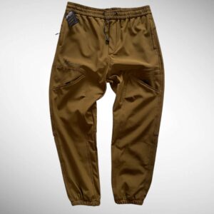 SOFTSHELL JOGGER CAFE OSCURO