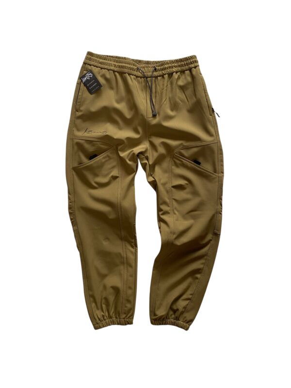 SOFTSHELL JOGGER CAFE CLARO